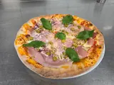 54. Mediteránska pizza 