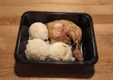 150. Pečené kuracie štvrte +ryža(200/200g) +polievka(350ml) +ovocný kompót/zavárané uhorky